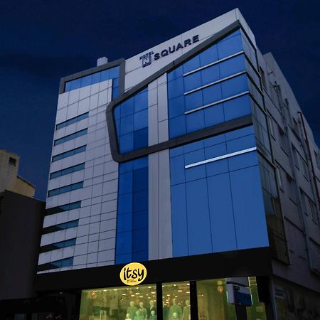 Itsy Hotels N Square Vijayawāda Exterior foto