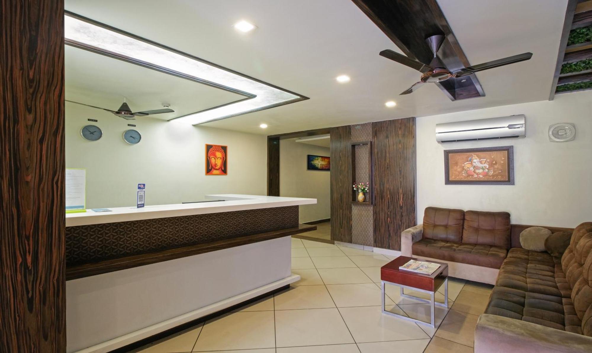 Itsy Hotels N Square Vijayawāda Exterior foto